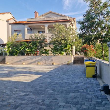 Apartments In Rijeka, Free Parking And Large Terrace, 15Min Drive From The Beach Exterior photo