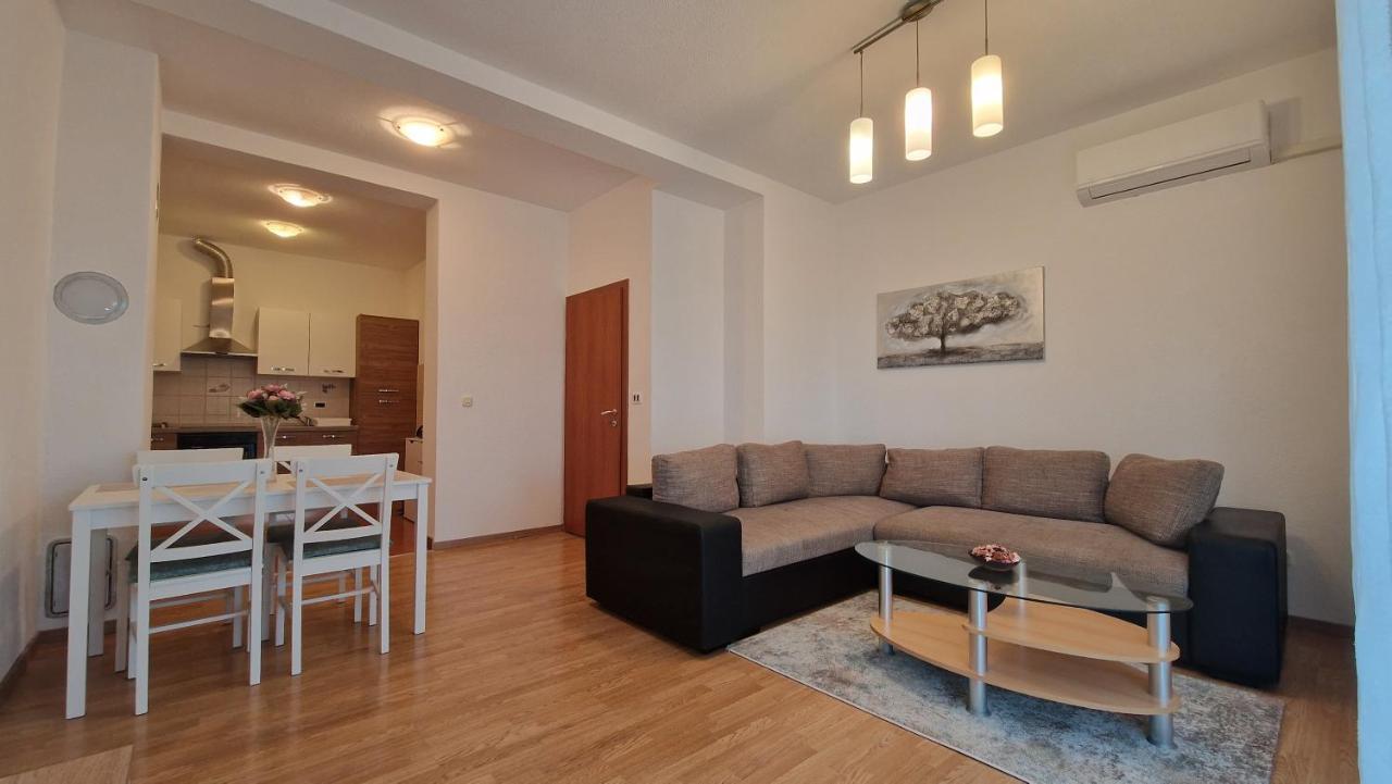 Apartments In Rijeka, Free Parking And Large Terrace, 15Min Drive From The Beach Exterior photo