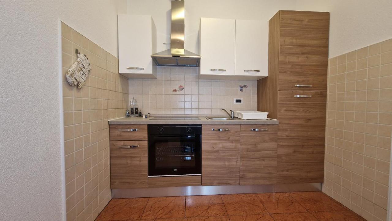 Apartments In Rijeka, Free Parking And Large Terrace, 15Min Drive From The Beach Exterior photo