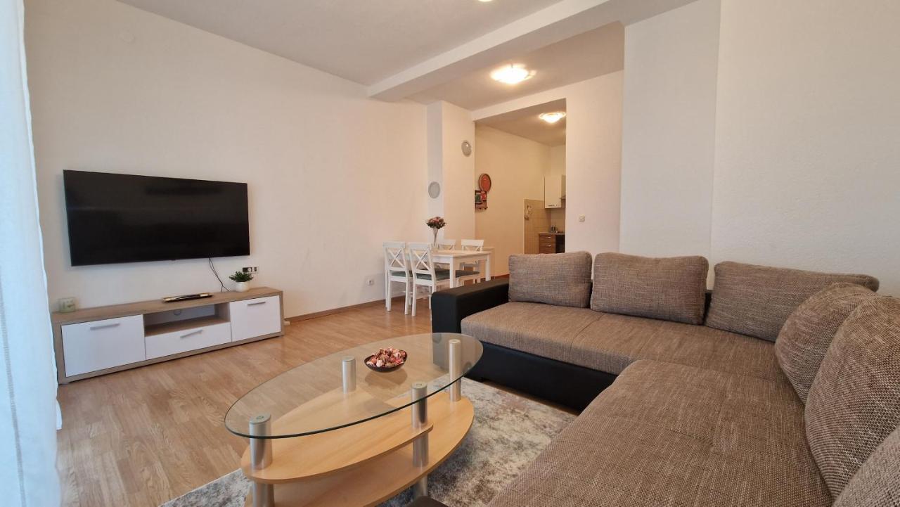 Apartments In Rijeka, Free Parking And Large Terrace, 15Min Drive From The Beach Exterior photo
