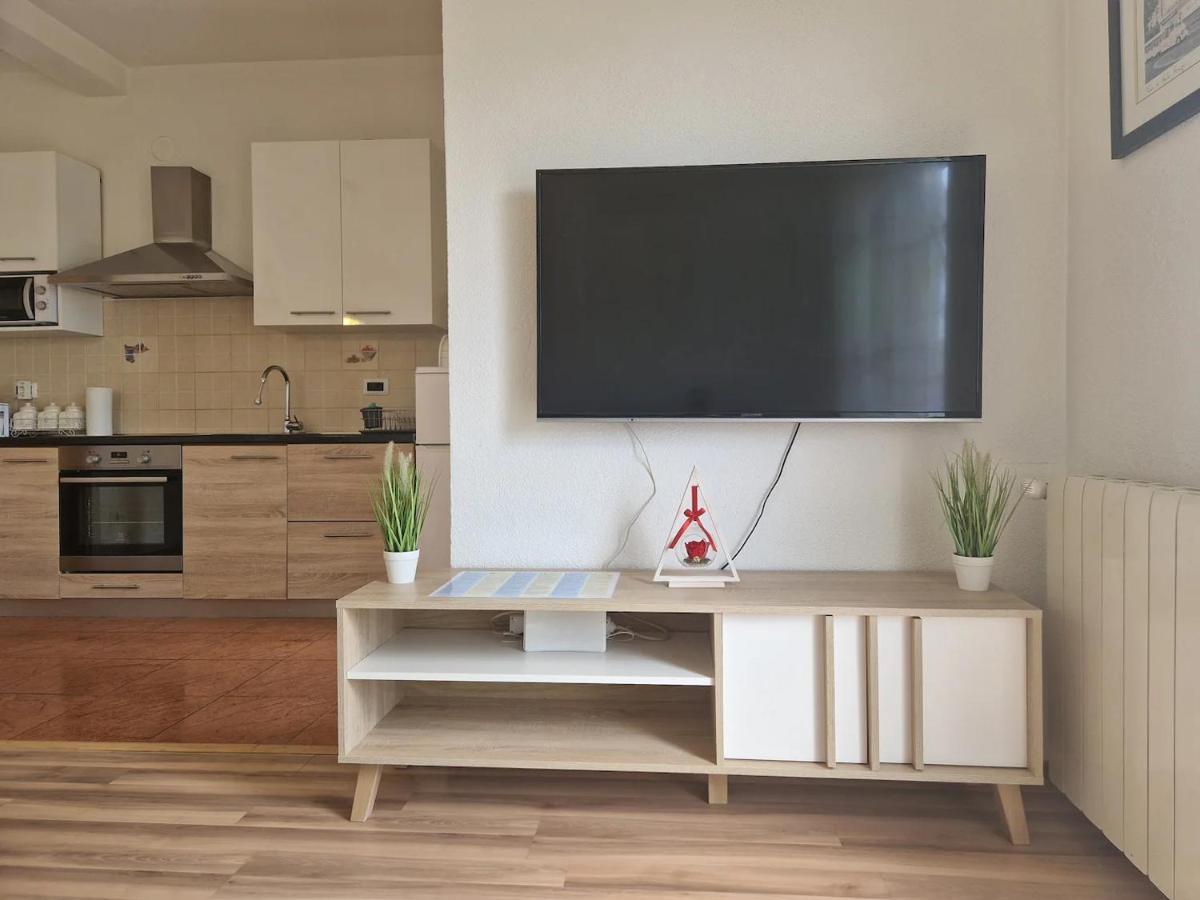 Apartments In Rijeka, Free Parking And Large Terrace, 15Min Drive From The Beach Exterior photo