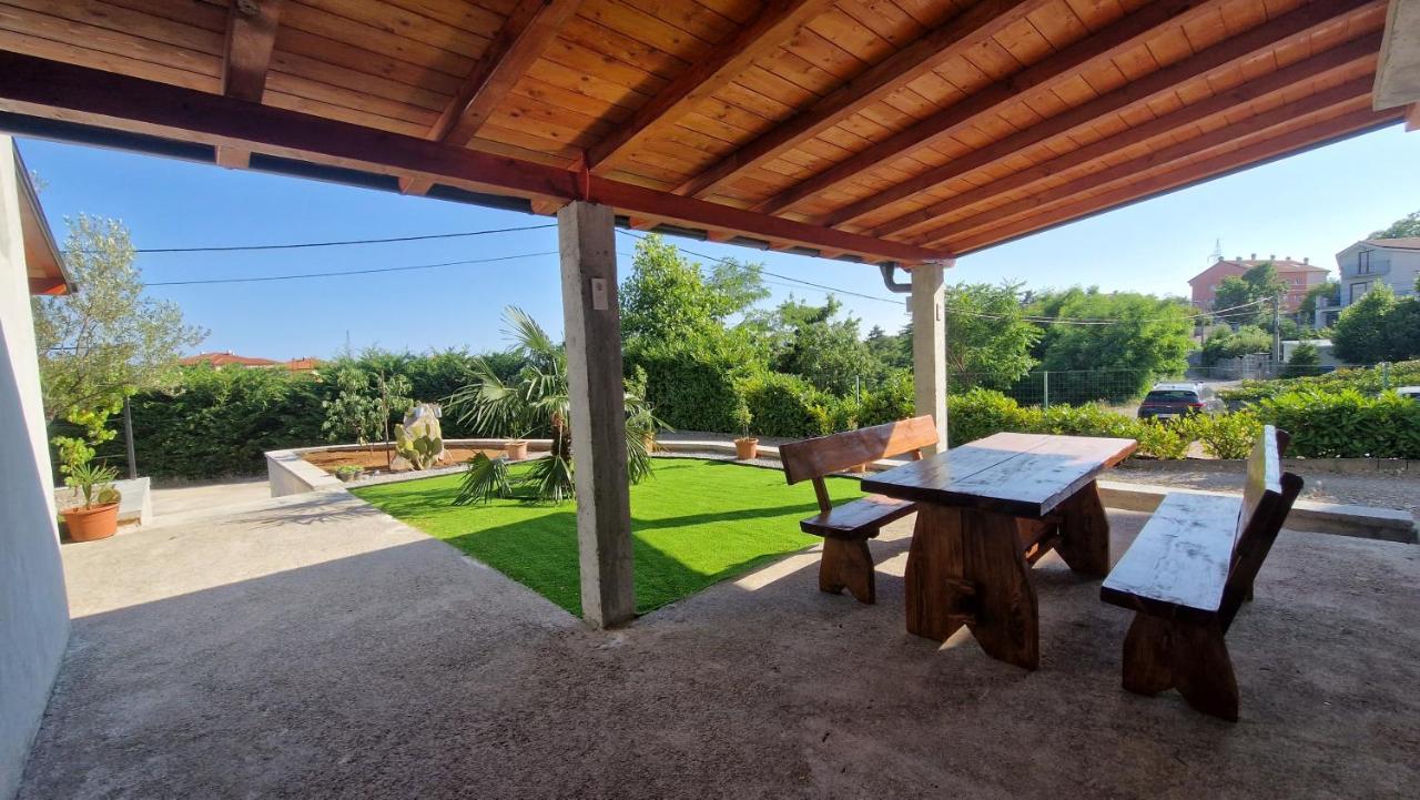 Apartments In Rijeka, Free Parking And Large Terrace, 15Min Drive From The Beach Exterior photo