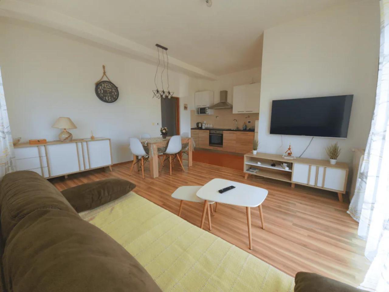 Apartments In Rijeka, Free Parking And Large Terrace, 15Min Drive From The Beach Exterior photo