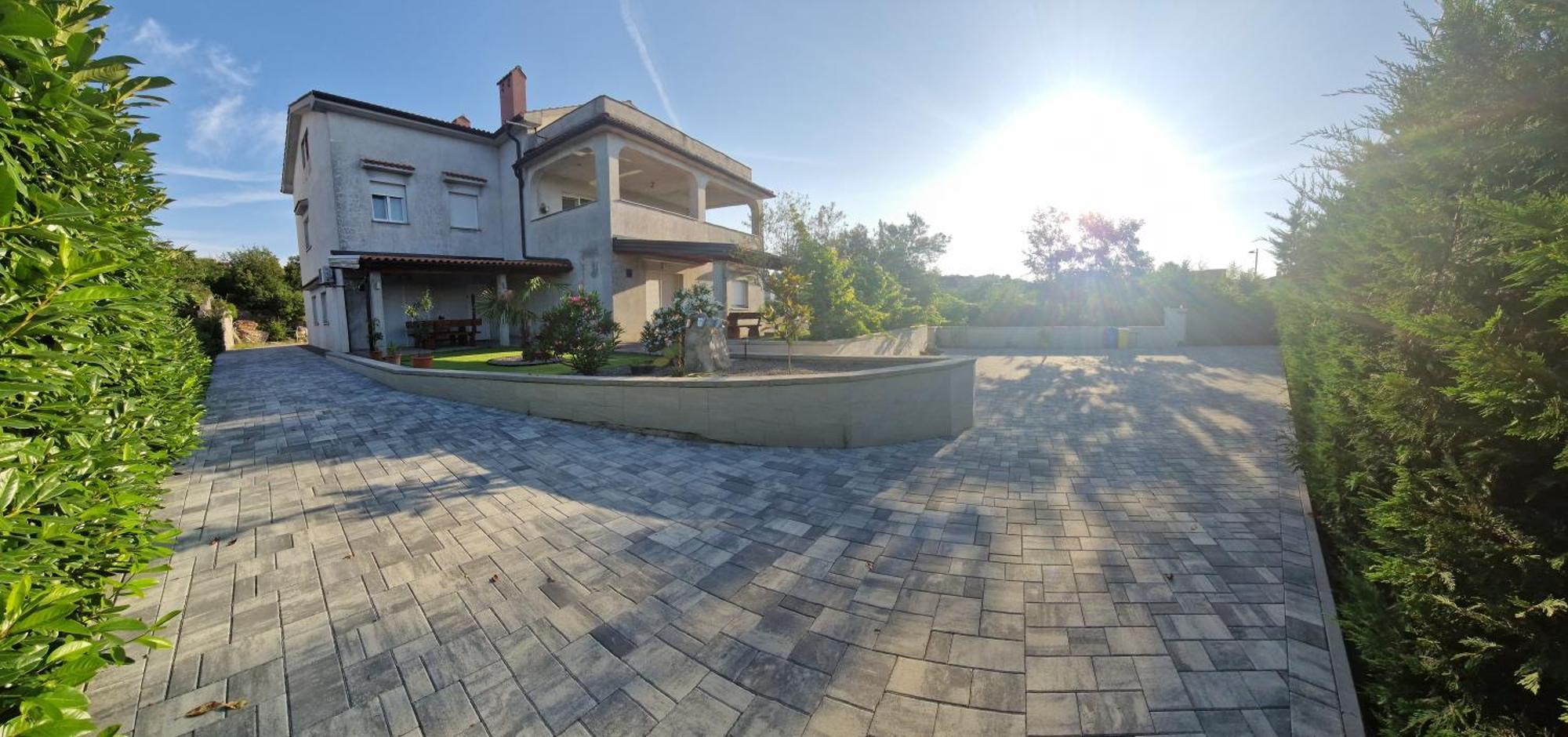 Apartments In Rijeka, Free Parking And Large Terrace, 15Min Drive From The Beach Exterior photo